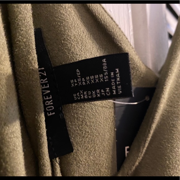 NWT Forever 21 Olive Green Crop Top - Picture 2 of 3
